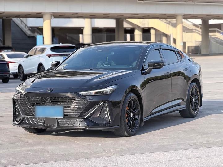 UNI-V 2023 1.5T Premium