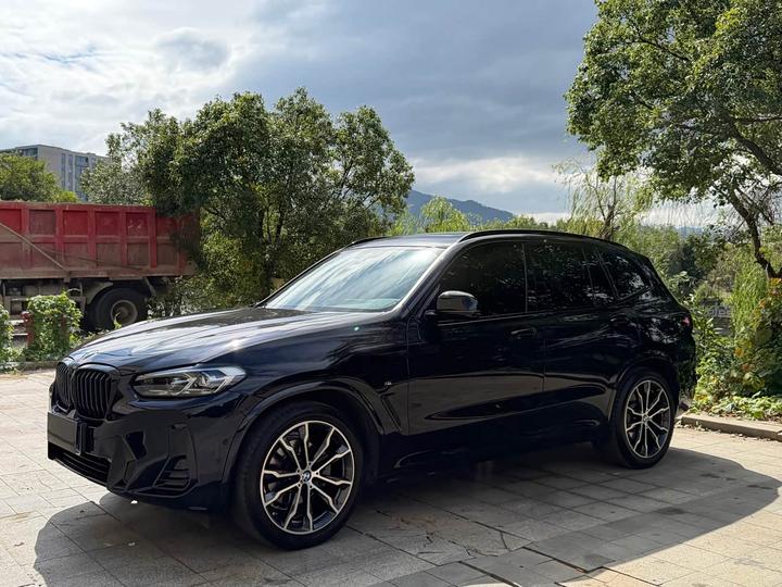 X3 2022 xDrive30i Leading M Night Package