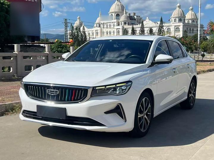 Emgrand 2022 4 1.5L CVT Premium