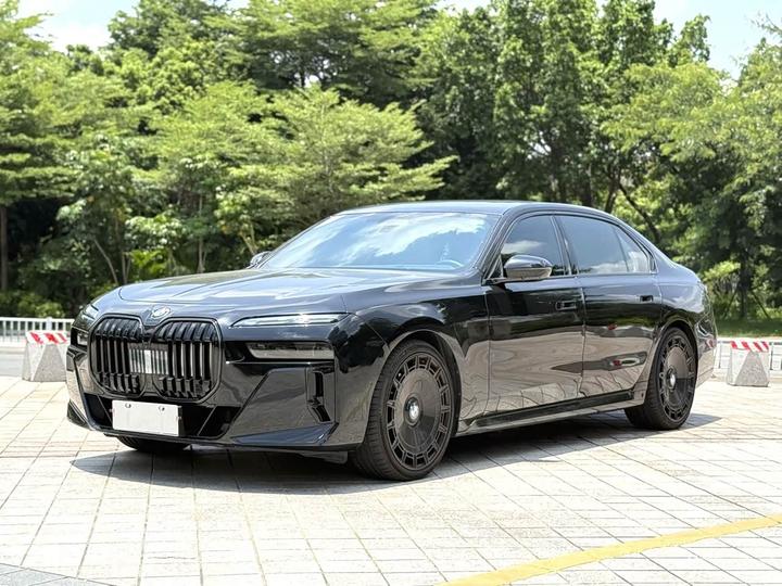 7 Series 2023 740Li Exclusive Luxury