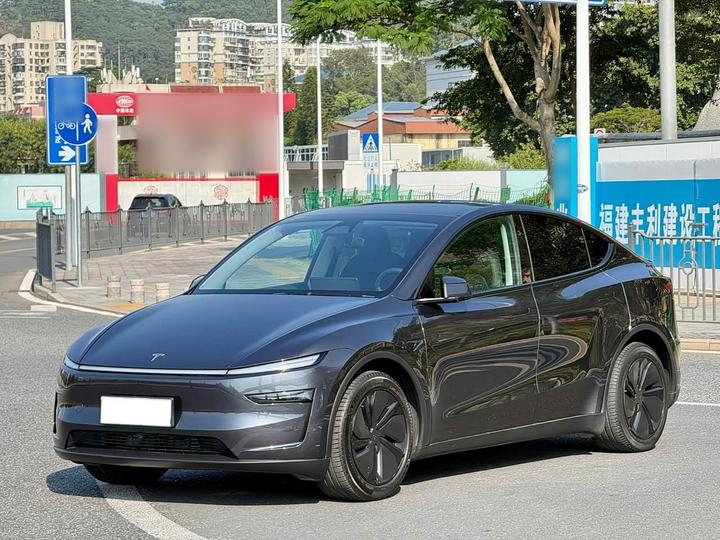 Model Y 2025 RWD Launch Edition