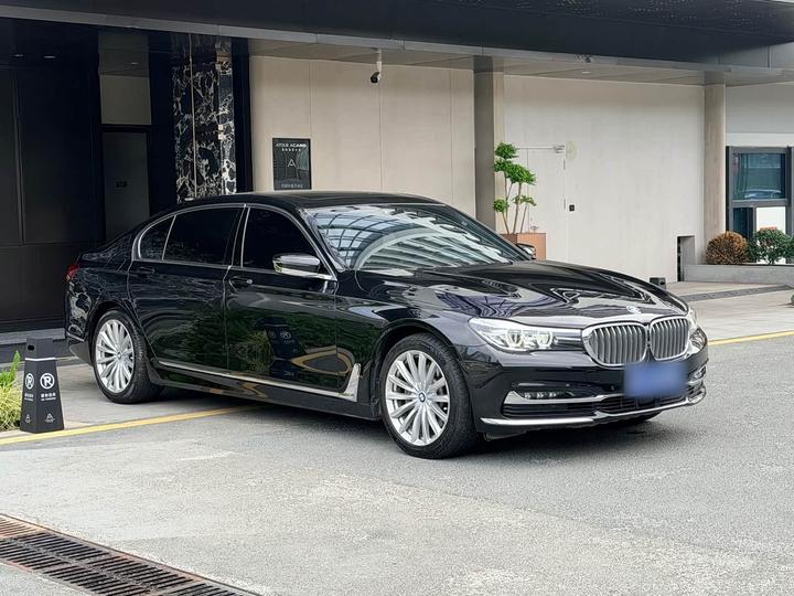7 Series 2018 730Li Leading Excellence