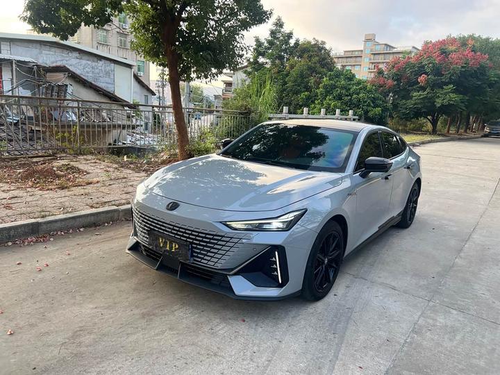 UNI-V 2022 1.5T Premium
