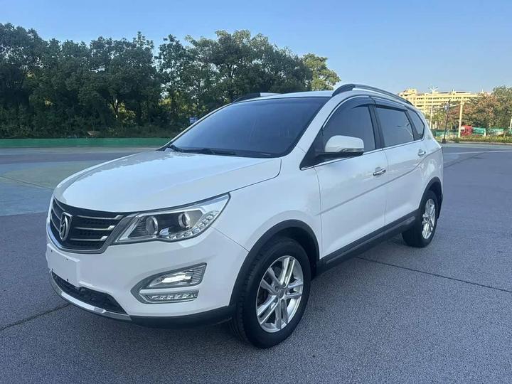 560 2016 1.8L MT Luxury