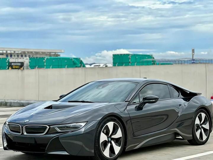 i8 2014 Standard