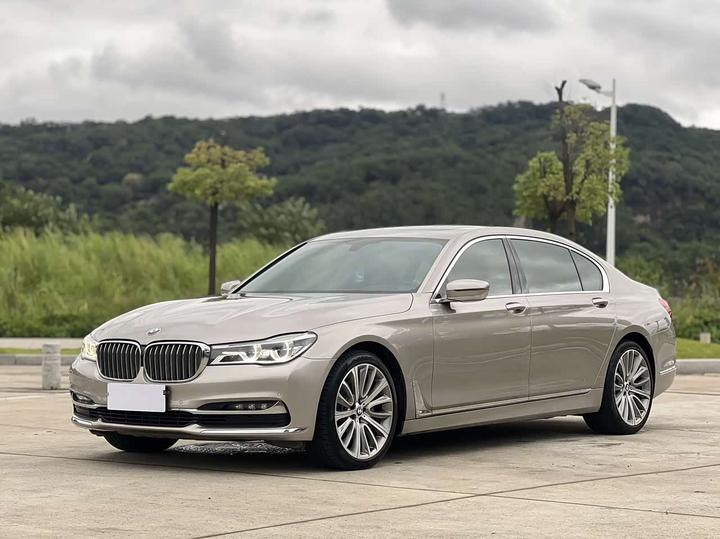 7 Series 2018 740Li Leading Excellence