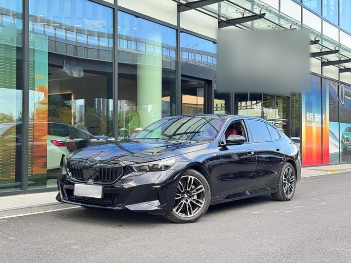 5 Series 2025 530Li Leading M Sport Package