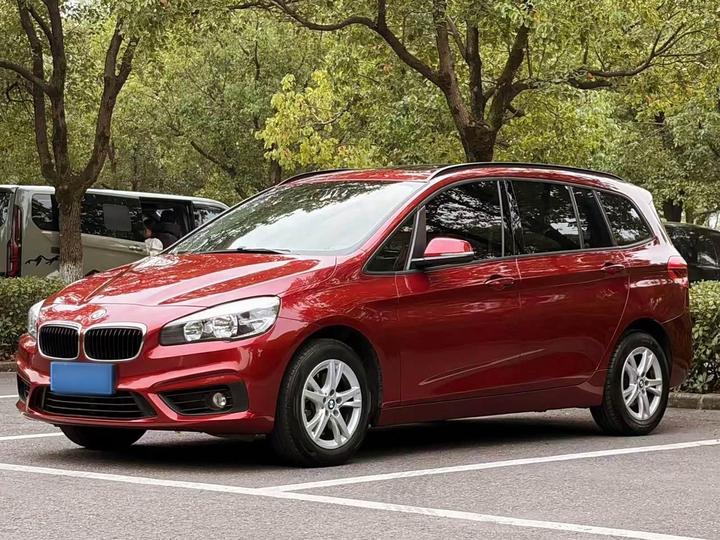 2 Series Wagon 2015 218i Leading
