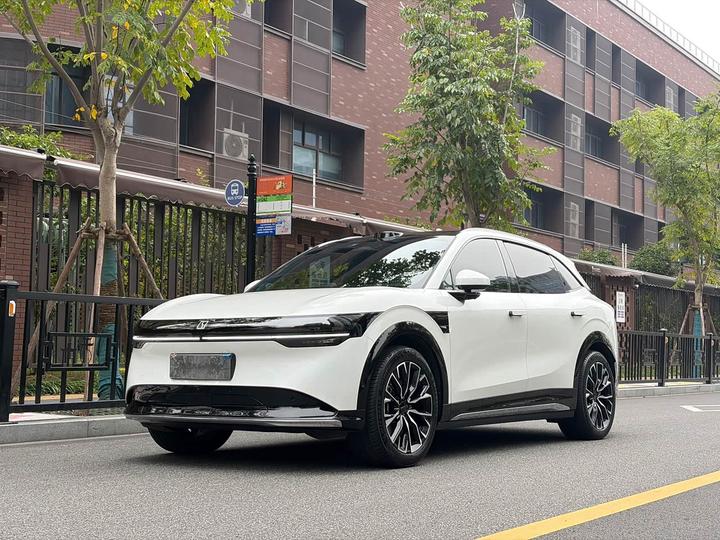 7X 2025 75kWh RWD ADAS