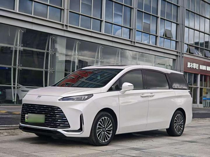 GL8 EV 2025 Exclusive