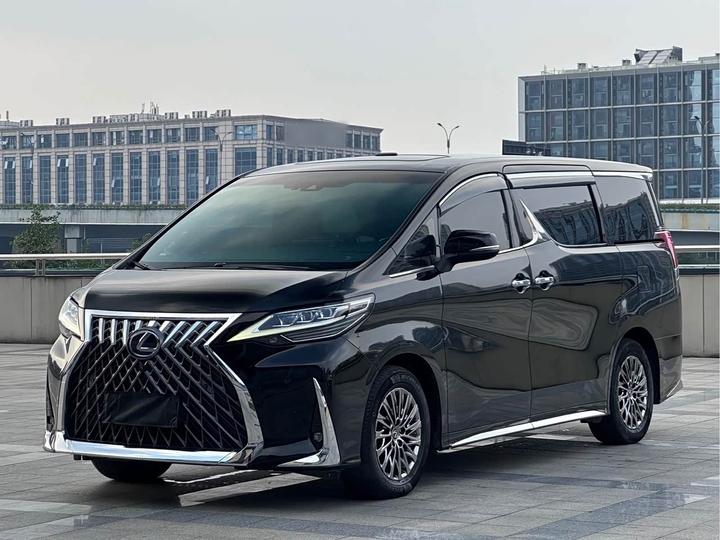 LM 2020 300h 4-Seater Royal
