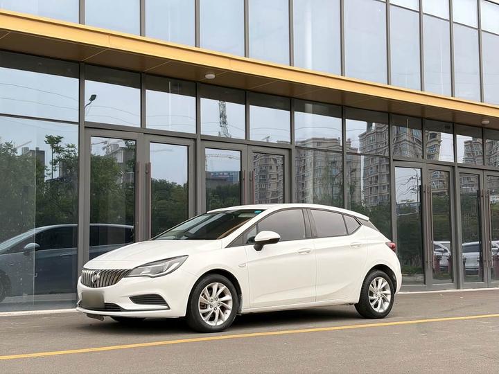 Verano 2016 Hatchback 15S AT Leading