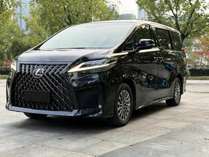 LM 2020 300h 4-Seater Royal