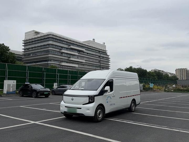 V919 2026 88kwh Long Wheelbase High Roof Elite 3-Seater