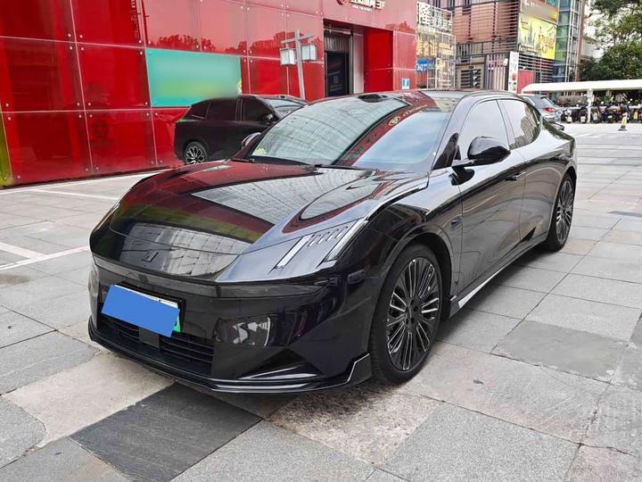 10 2025 240 AWD Ultra