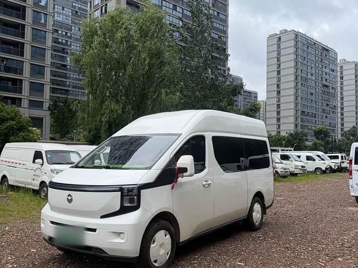 V919 2025 53kwh Short Wheelbase High Roof 6-Seater