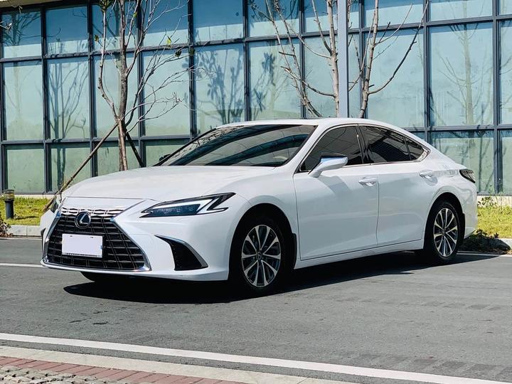ES 2025 200 Exclusive