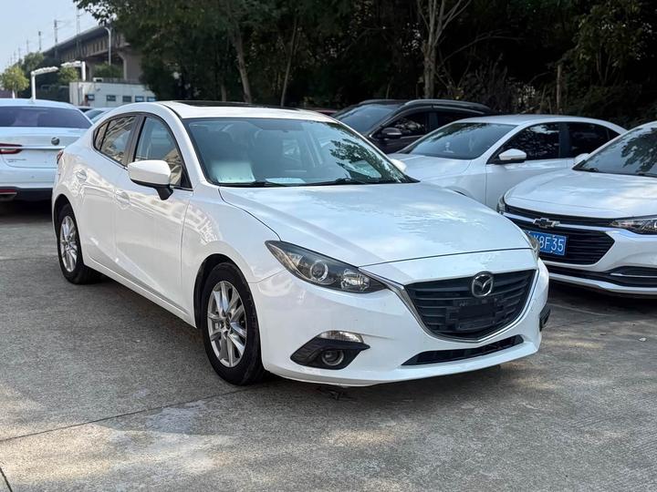 3 Axela 2016 Sedan 1.5L AT Luxury