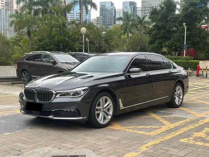 7 Series 2016 740Li Leading