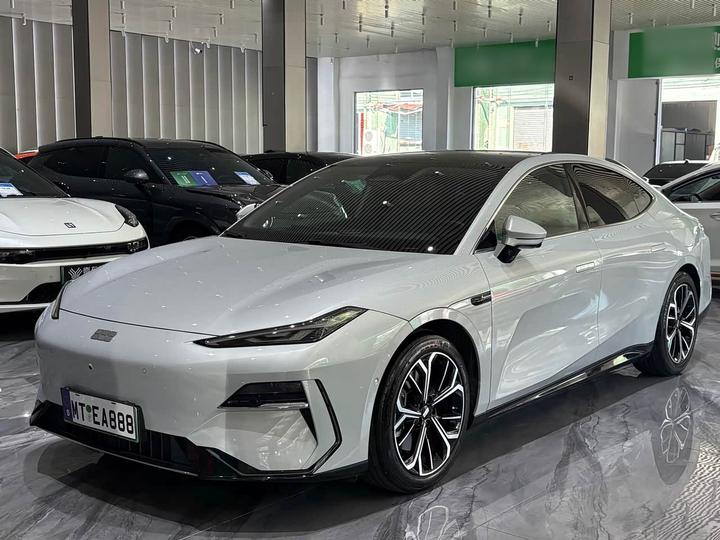 E8 2025 700km ADAS