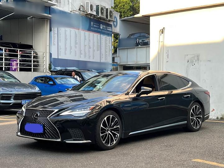 LS 2021 500h Luxury