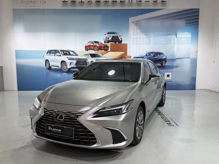 ES 2025 200 Exclusive