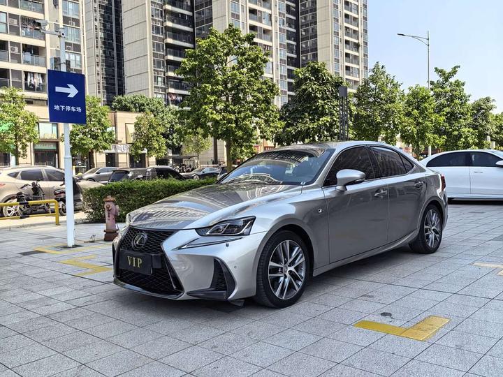 IS 2017 300 F SPORT