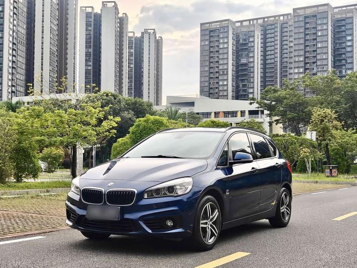 2 Series Wagon 2016 218i Sport Design Package
