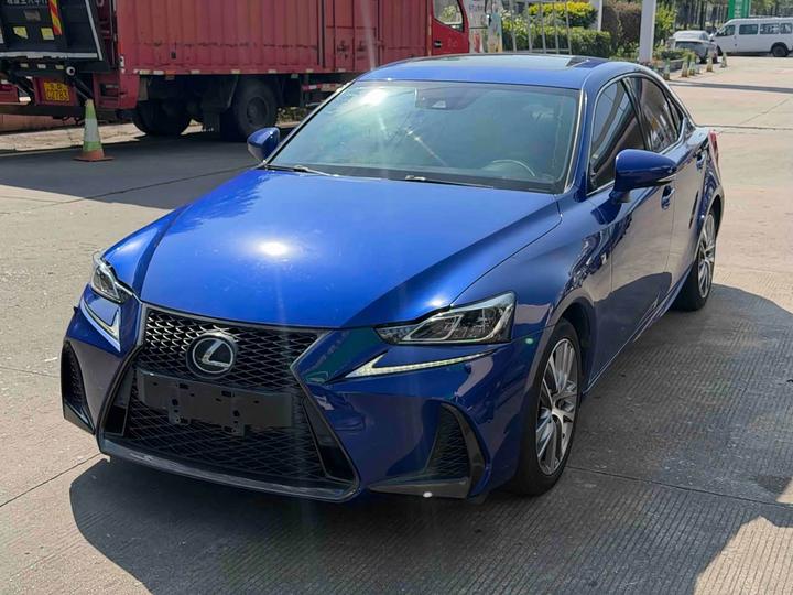 IS 2017 300 F SPORT
