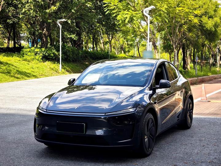 Model Y 2025 RWD