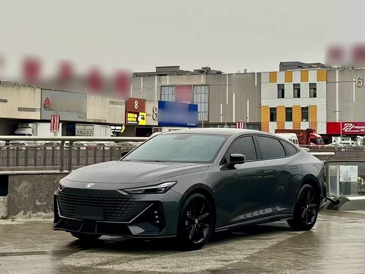 UNI-V 2022 1.5T Premium