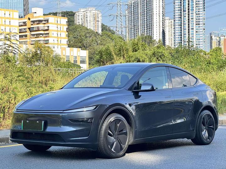 Model Y 2025 RWD