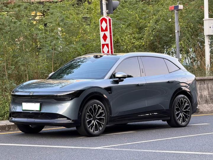7X 2025 75kWh RWD ADAS