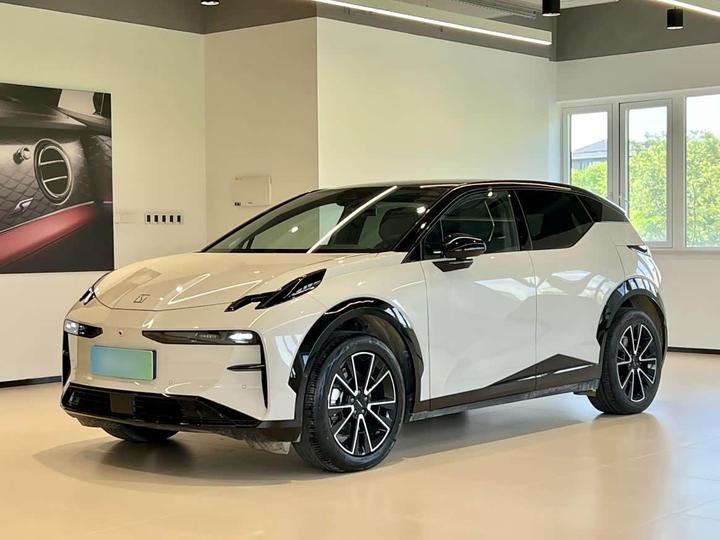 X 2025 4-Seater RWD