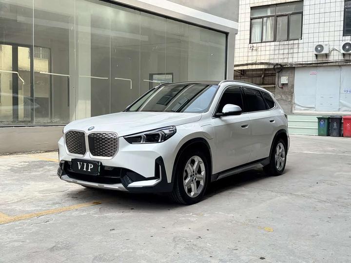 iX1 2023 eDrive25L X Design Package