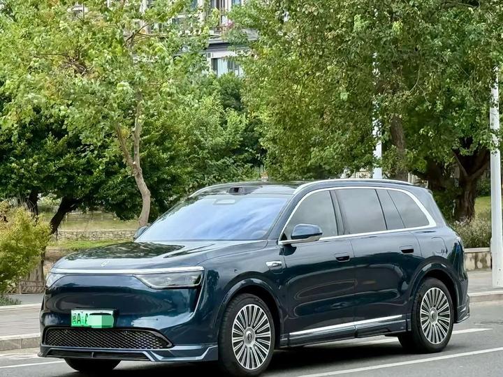 M8 2025 EV Max+ 5-Seater AWD 192-Line LiDAR