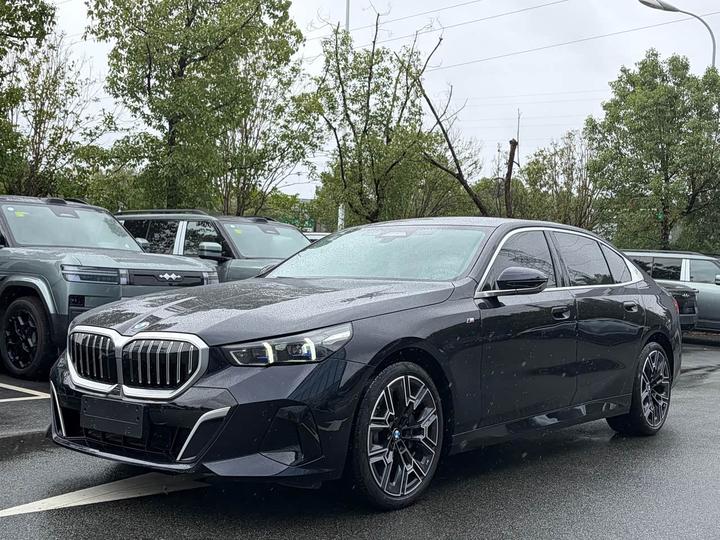 5 Series 2025 530Li Exclusive M Sport Package