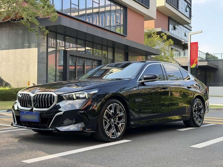 5 Series 2025 530Li Exclusive M Sport Package