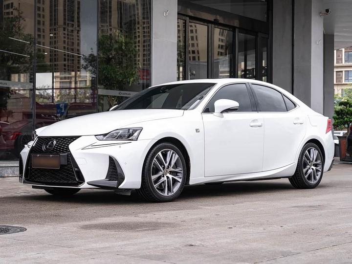IS 2017 300 F SPORT