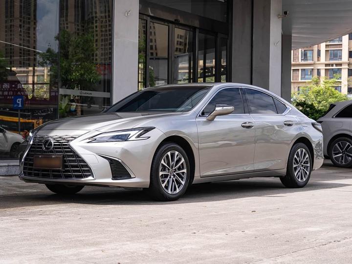 ES 2025 200 Exclusive