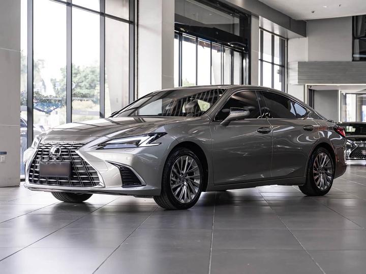 ES 2025 300h Executive