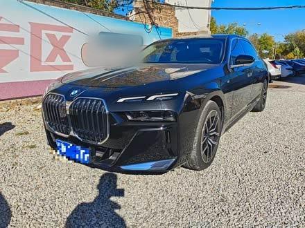 7 Series 2023 735Li M Sport Package