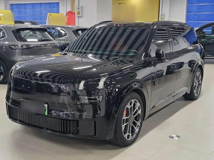 900 2025 2.0T Explorer 6-Seater