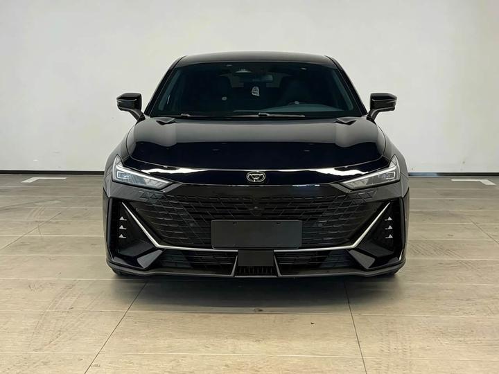 UNI-V 2023 1.5T Premium
