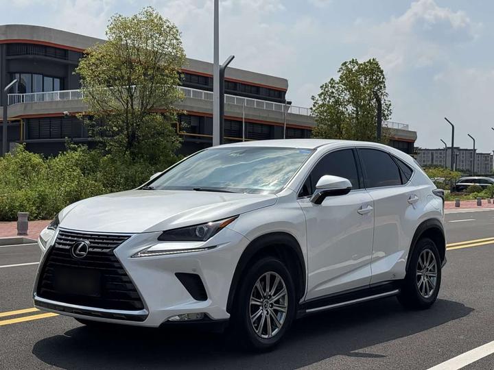 NX 2015 300h FWD
