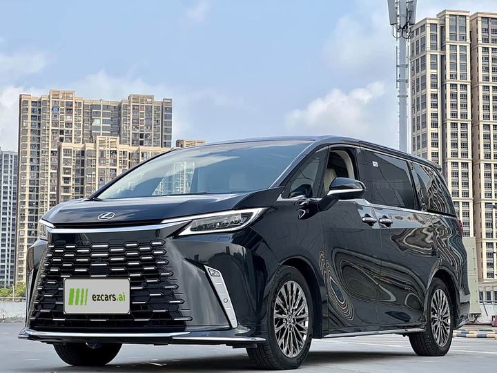LexusLM 2023 500h 6-Seater Distinguished