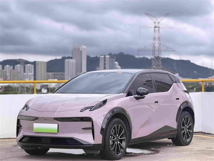 X 2023 RWD ME 5-Seater