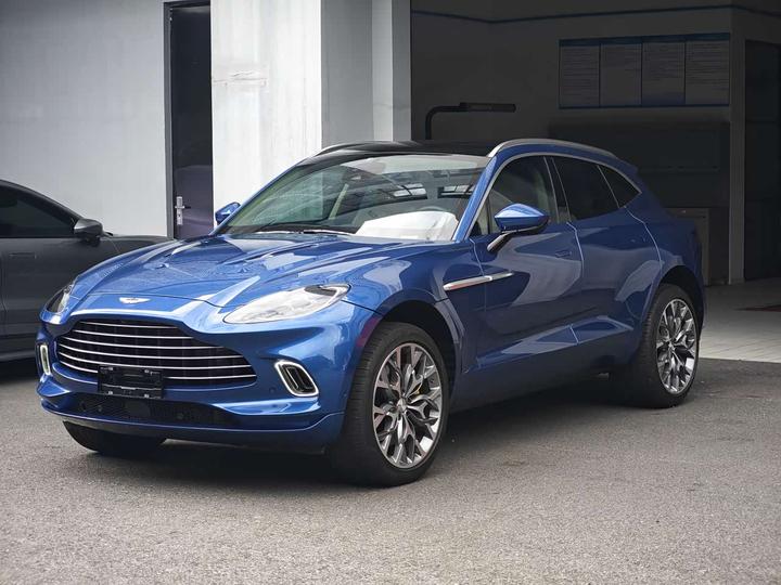 DBX 2023 4.0T V8