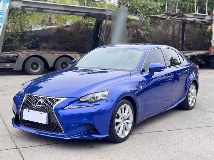 IS 2017 300 F SPORT