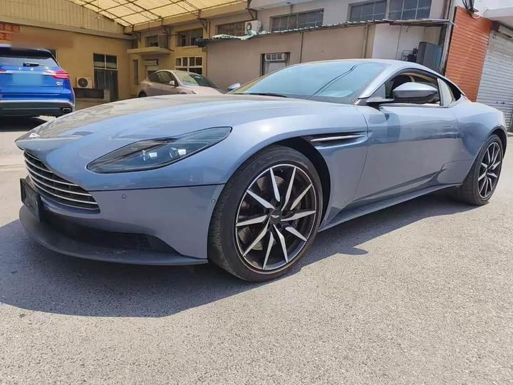 DB11 2019 4.0T V8 Coupe